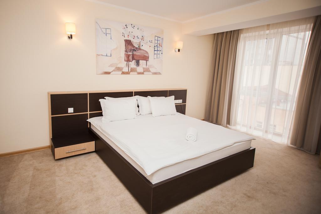 Jazz Hotel Chişinǎu Buitenkant foto